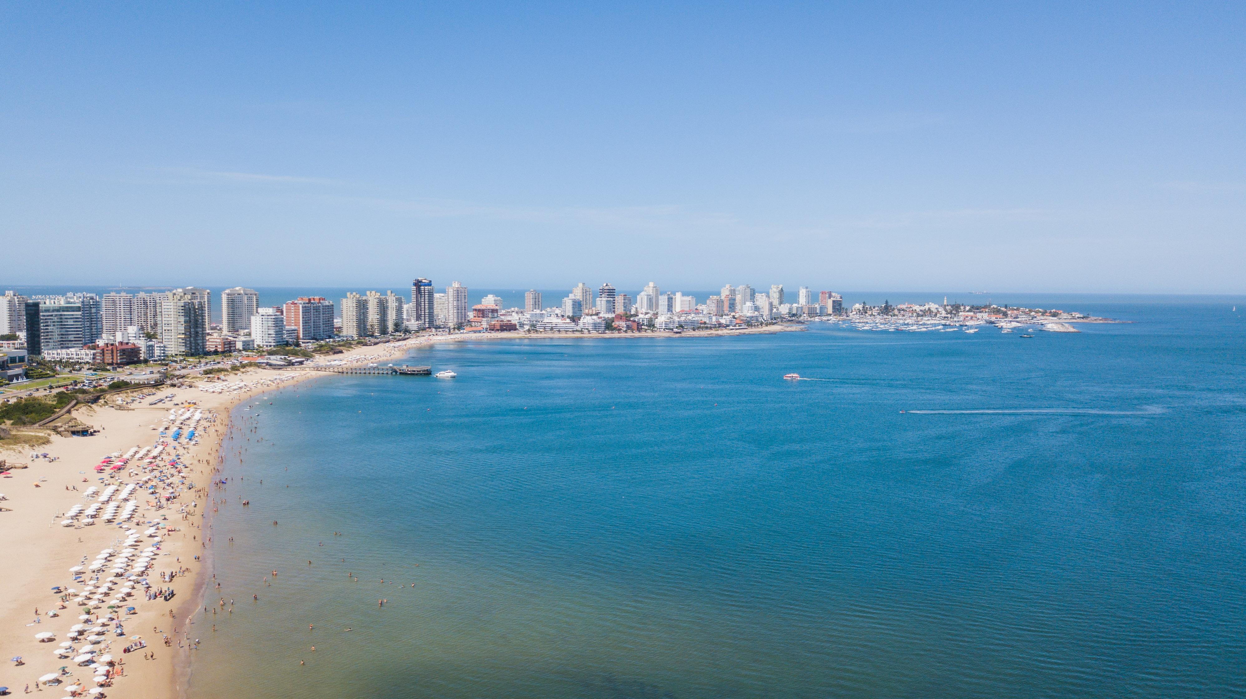 Enjoy Punta Del Este Buitenkant foto View of the city from the sea