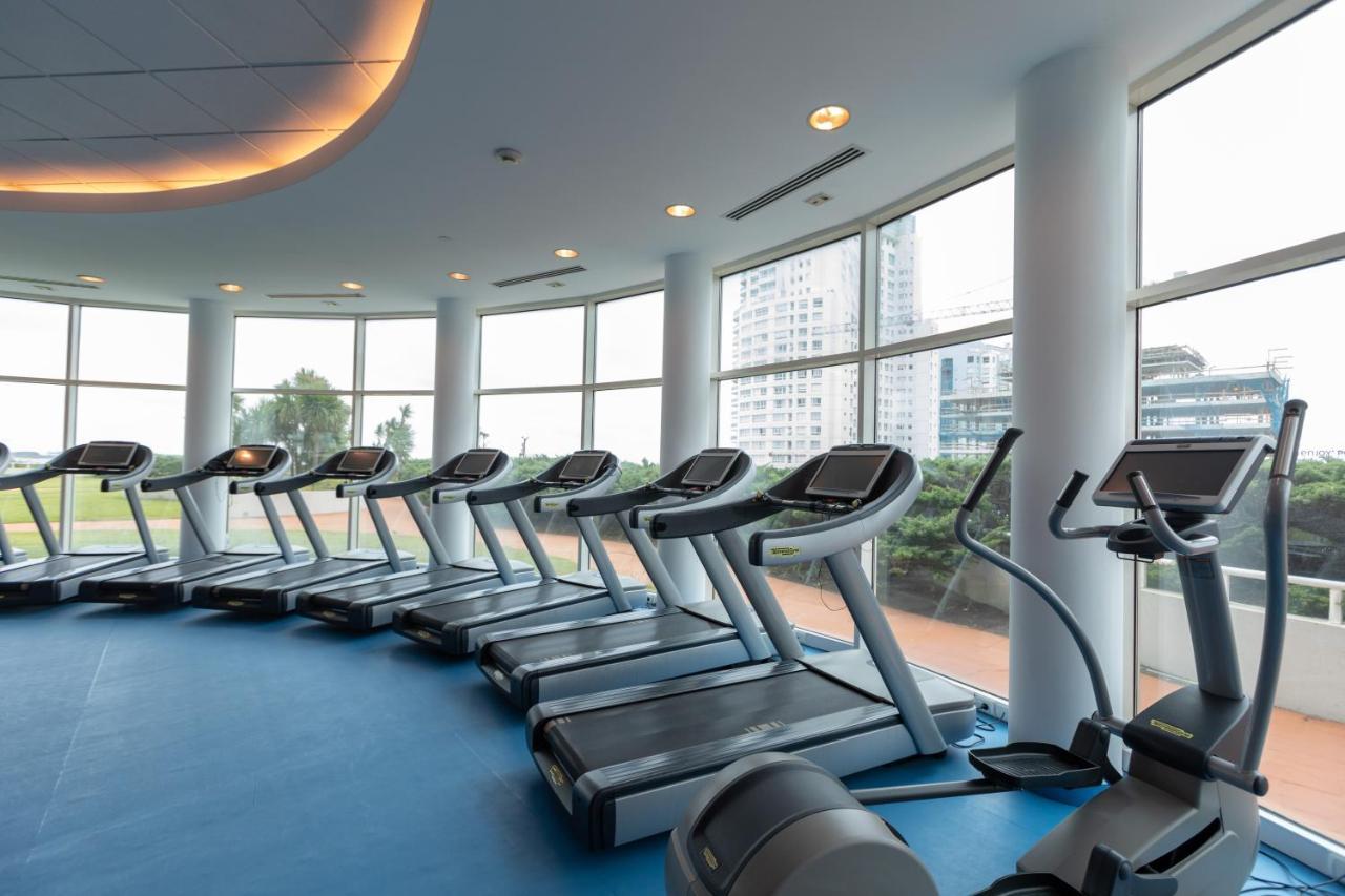 Enjoy Punta Del Este Buitenkant foto A row of treadmills