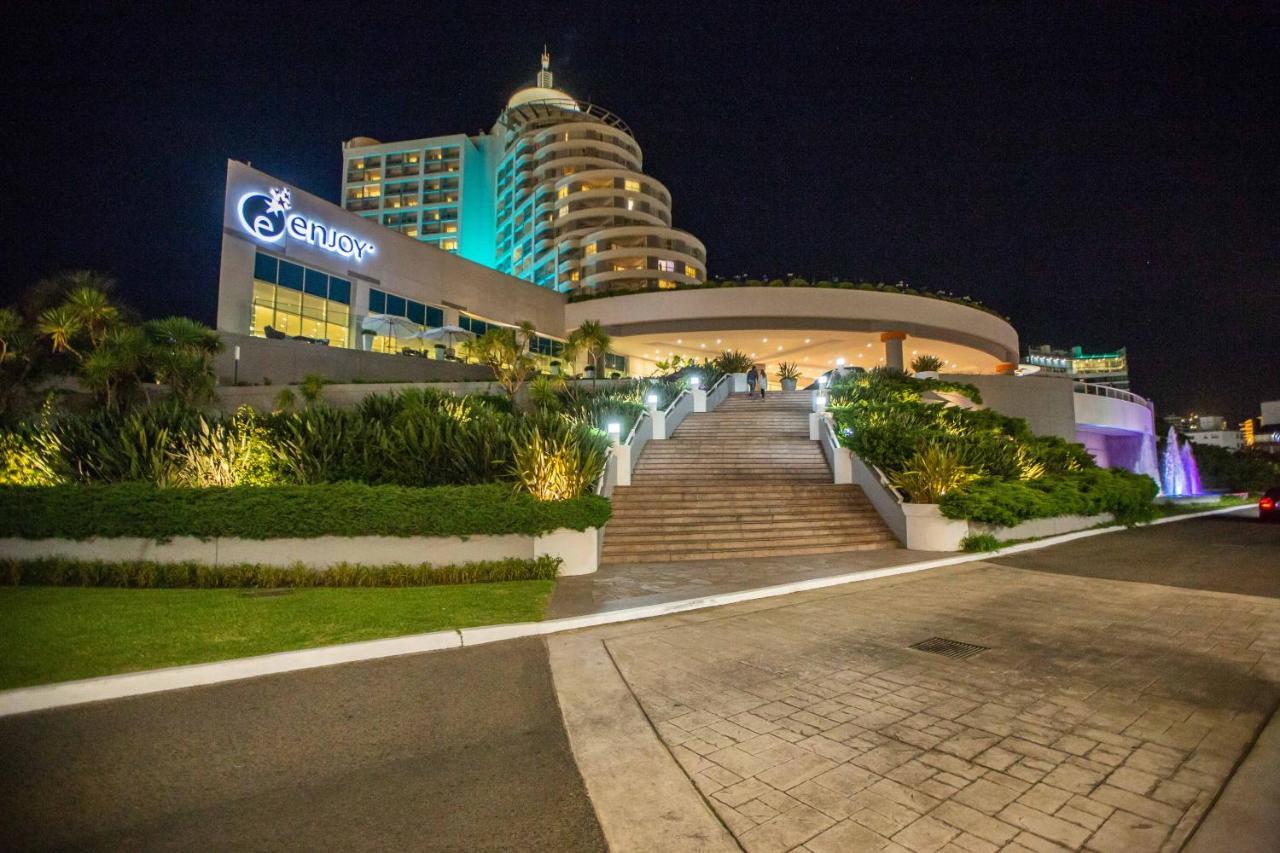 Enjoy Punta Del Este Buitenkant foto The resort at night